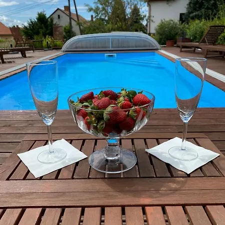 Mandula Apartment *